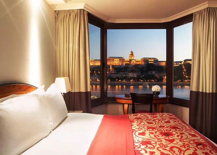 Sofitel Chain Bridge Отель