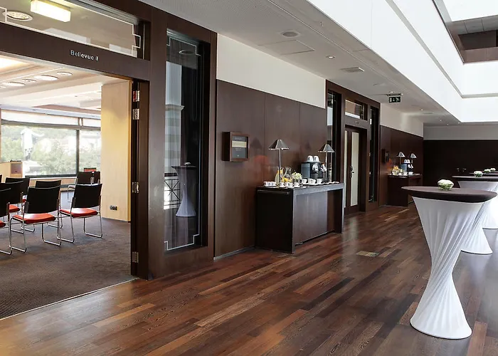 Отель Sofitel Chain Bridge