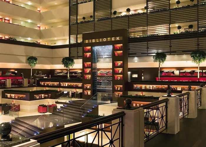 Отель Sofitel Chain Bridge 5*