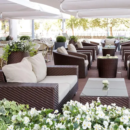 Hotel Sofitel Chain Bridge