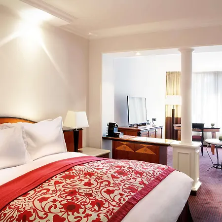 Hotel Sofitel Chain Bridge