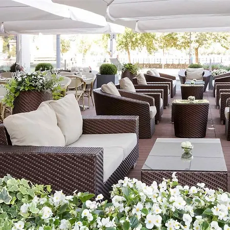 Hotel Sofitel Chain Bridge