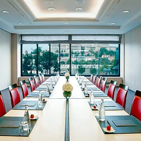Sofitel Chain Bridge Hotel 5*