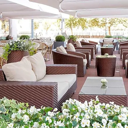 Sofitel Chain Bridge Hotel