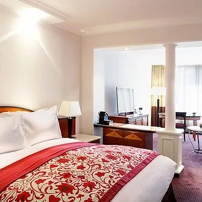 Hotel Sofitel Chain Bridge