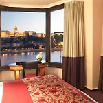Sofitel Chain Bridge Hotel